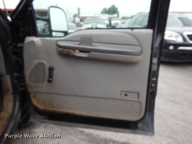 image for item DE5749 2000 Ford F350 Super Duty  Crew Cab pickup truck cab and chassis