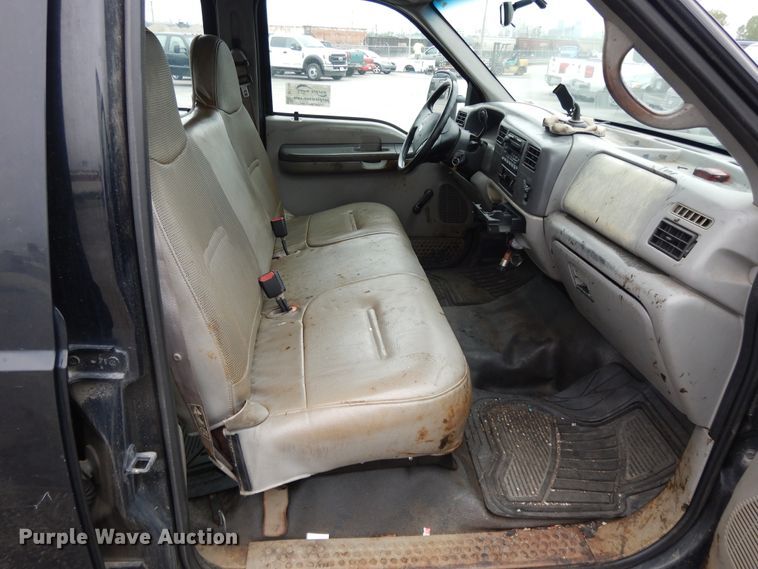 image for item DE5749 2000 Ford F350 Super Duty  Crew Cab pickup truck cab and chassis