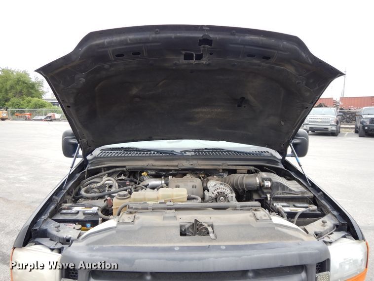 image for item DE5749 2000 Ford F350 Super Duty  Crew Cab pickup truck cab and chassis