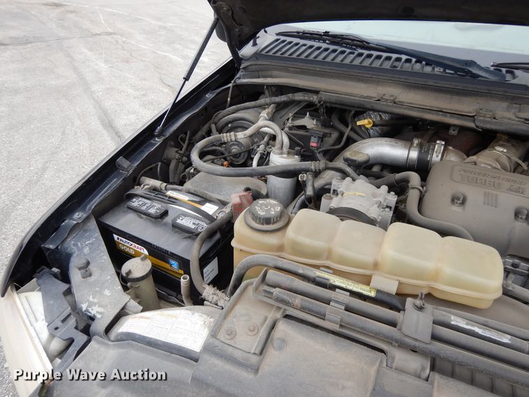 image for item DE5749 2000 Ford F350 Super Duty  Crew Cab pickup truck cab and chassis