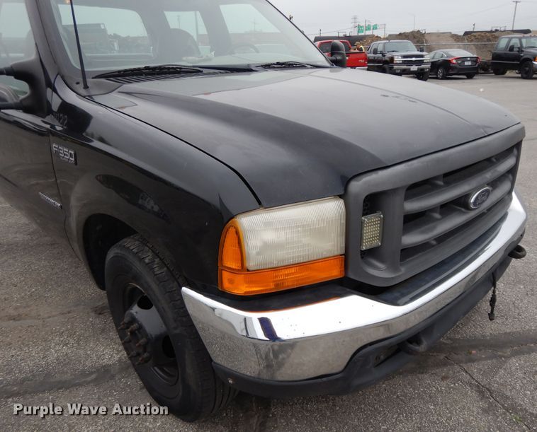 image for item DE5749 2000 Ford F350 Super Duty  Crew Cab pickup truck cab and chassis
