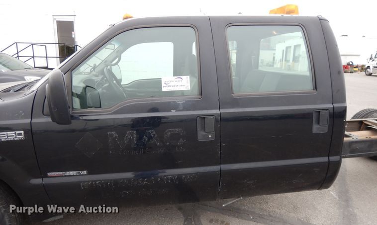 image for item DE5749 2000 Ford F350 Super Duty  Crew Cab pickup truck cab and chassis