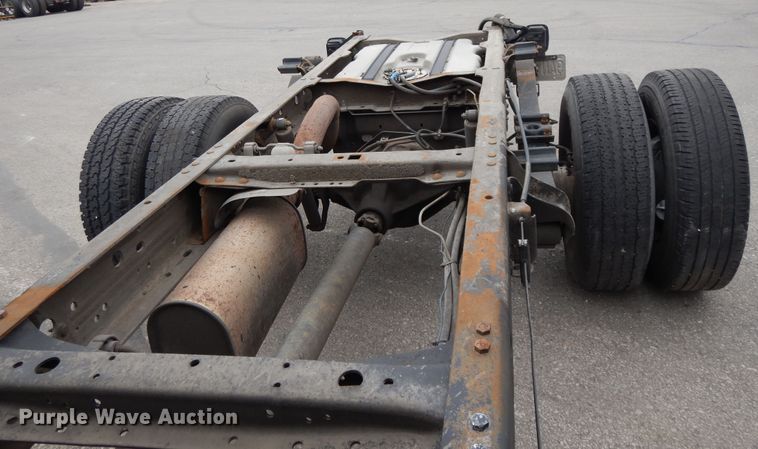 image for item DE5749 2000 Ford F350 Super Duty  Crew Cab pickup truck cab and chassis