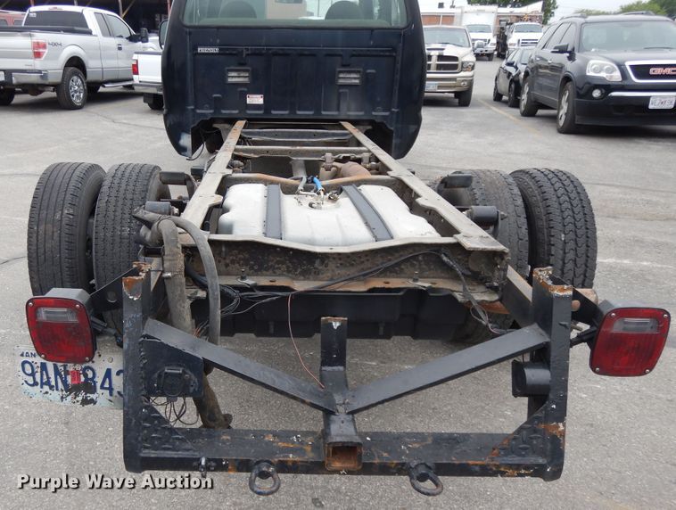 image for item DE5749 2000 Ford F350 Super Duty  Crew Cab pickup truck cab and chassis