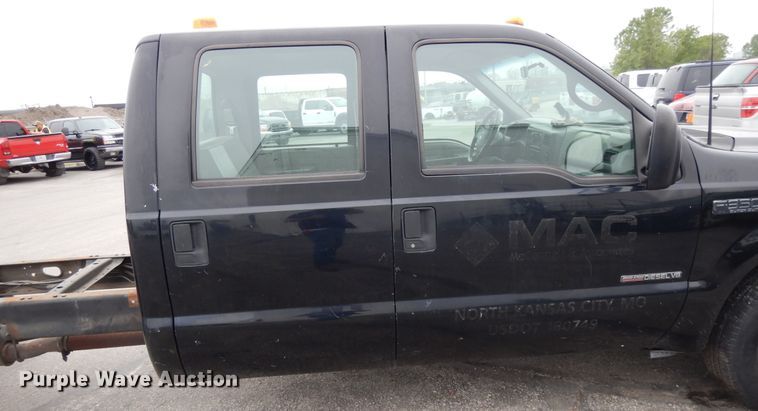 image for item DE5749 2000 Ford F350 Super Duty  Crew Cab pickup truck cab and chassis