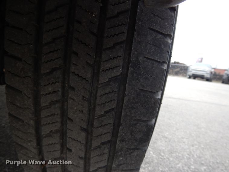 image for item DE5749 2000 Ford F350 Super Duty  Crew Cab pickup truck cab and chassis