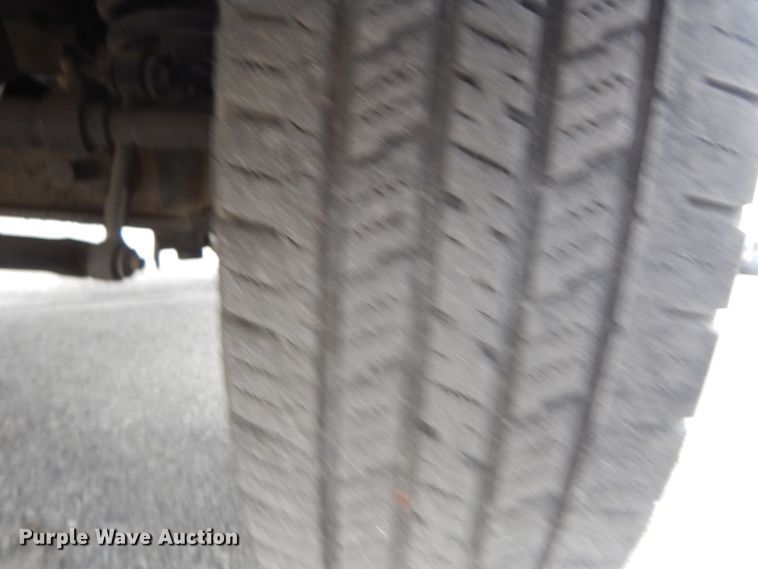 image for item DE5749 2000 Ford F350 Super Duty  Crew Cab pickup truck cab and chassis