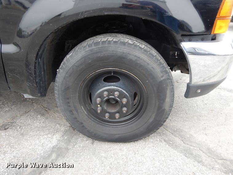 image for item DE5749 2000 Ford F350 Super Duty  Crew Cab pickup truck cab and chassis