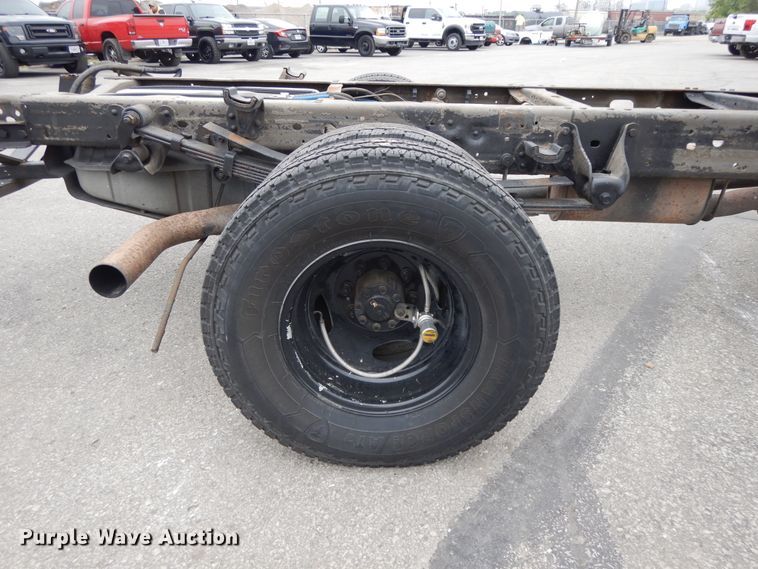 image for item DE5749 2000 Ford F350 Super Duty  Crew Cab pickup truck cab and chassis