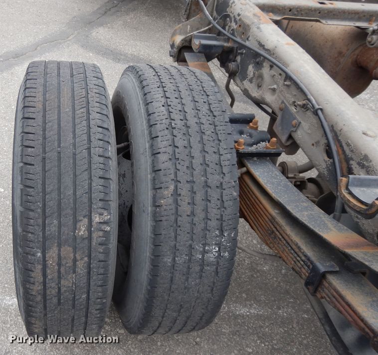 image for item DE5749 2000 Ford F350 Super Duty  Crew Cab pickup truck cab and chassis