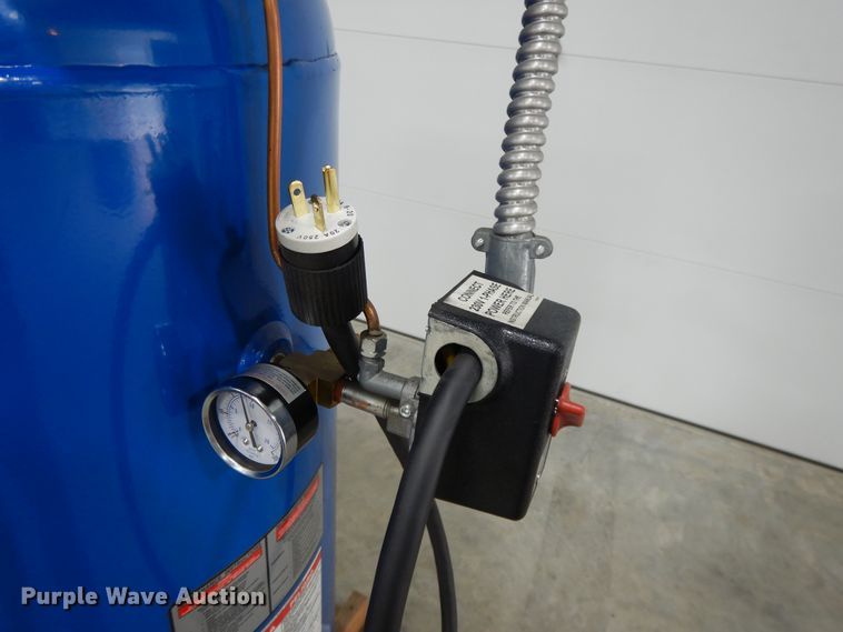 image for item DE5756 2013 Quincy QT54 air compressor