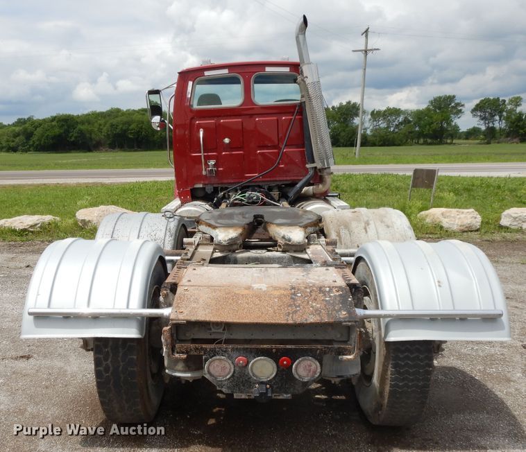 image for item DE5792 2002 Sterling L-Line  semi truck
