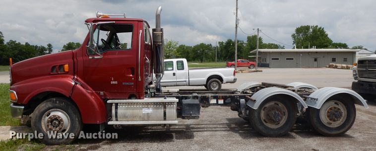 image for item DE5792 2002 Sterling L-Line  semi truck