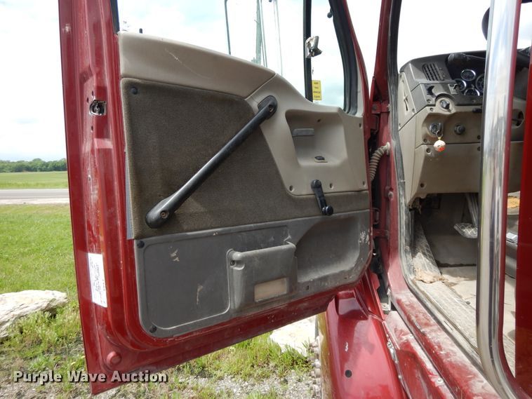 image for item DE5792 2002 Sterling L-Line  semi truck