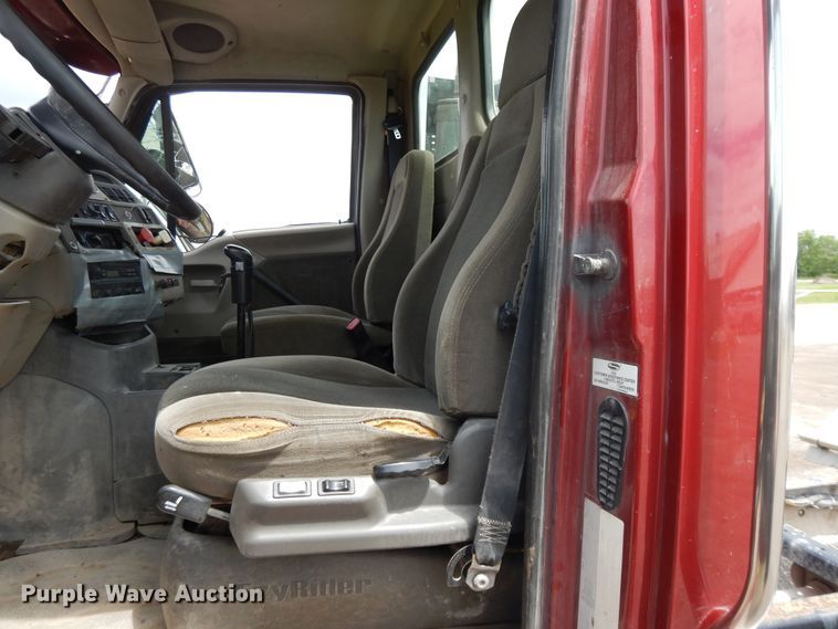 image for item DE5792 2002 Sterling L-Line  semi truck