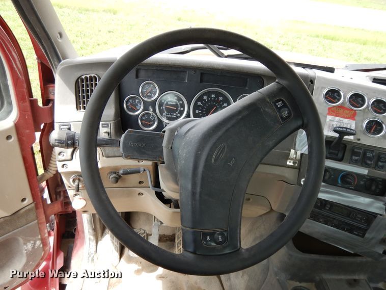 image for item DE5792 2002 Sterling L-Line  semi truck