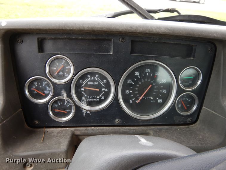 image for item DE5792 2002 Sterling L-Line  semi truck