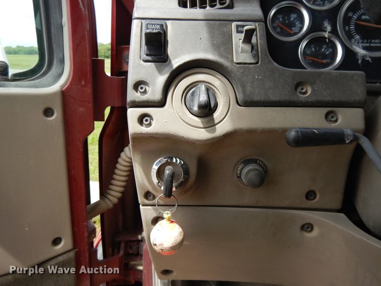 image for item DE5792 2002 Sterling L-Line  semi truck