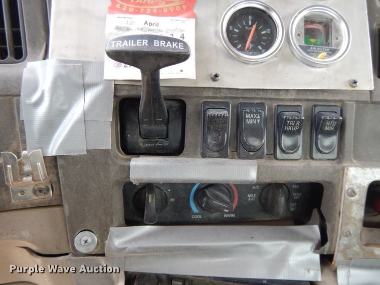 image for item DE5792 2002 Sterling L-Line  semi truck