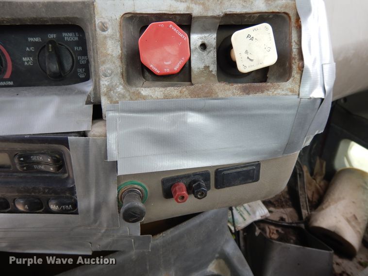 image for item DE5792 2002 Sterling L-Line  semi truck