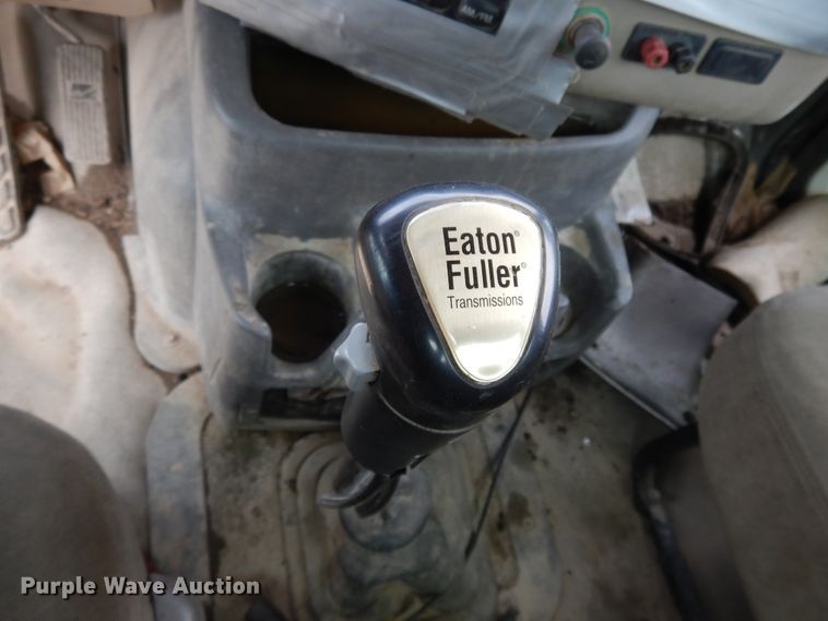 image for item DE5792 2002 Sterling L-Line  semi truck