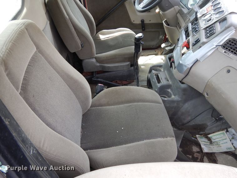 image for item DE5792 2002 Sterling L-Line  semi truck