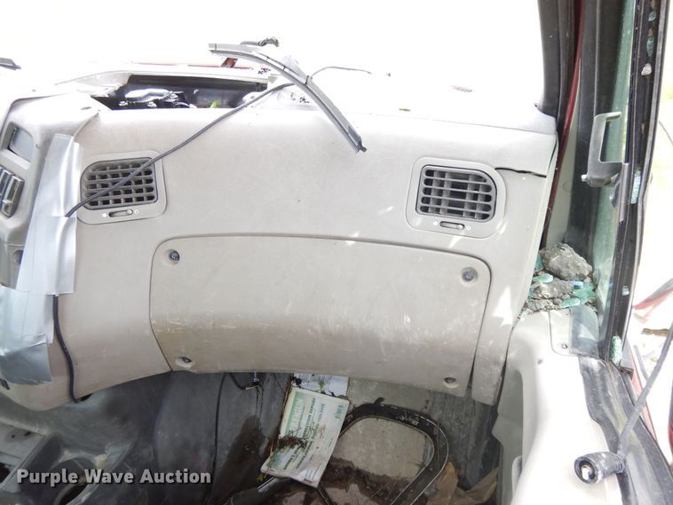 image for item DE5792 2002 Sterling L-Line  semi truck