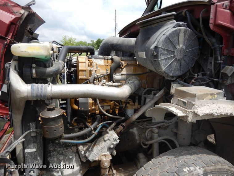 image for item DE5792 2002 Sterling L-Line  semi truck