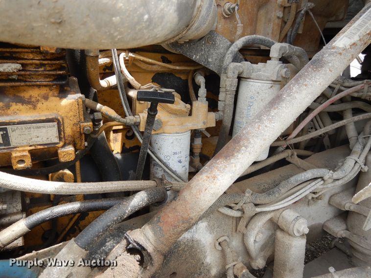 image for item DE5792 2002 Sterling L-Line  semi truck