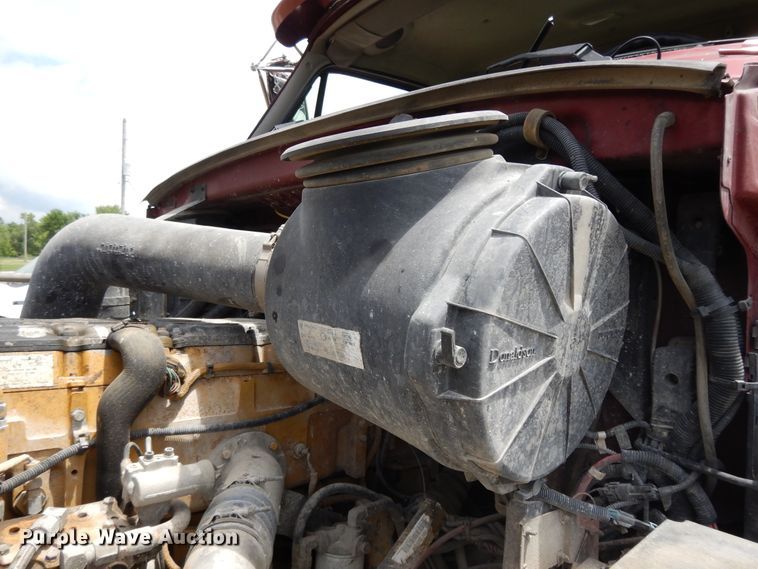 image for item DE5792 2002 Sterling L-Line  semi truck