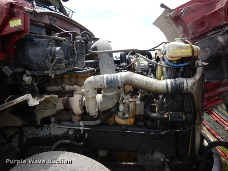 image for item DE5792 2002 Sterling L-Line  semi truck