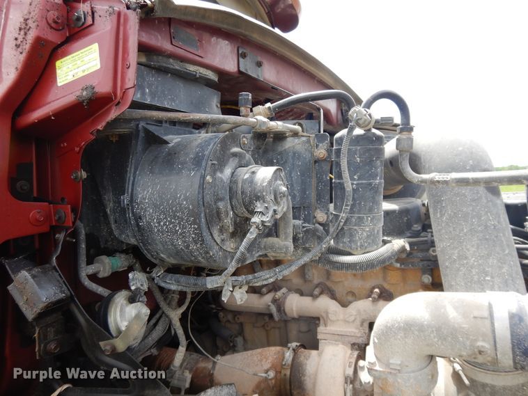 image for item DE5792 2002 Sterling L-Line  semi truck