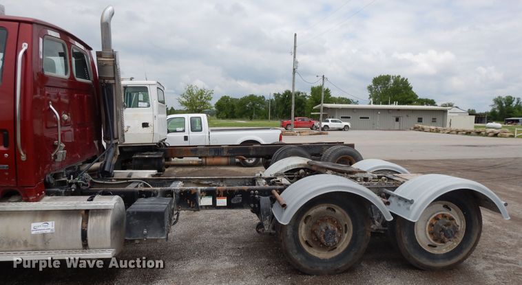 image for item DE5792 2002 Sterling L-Line  semi truck