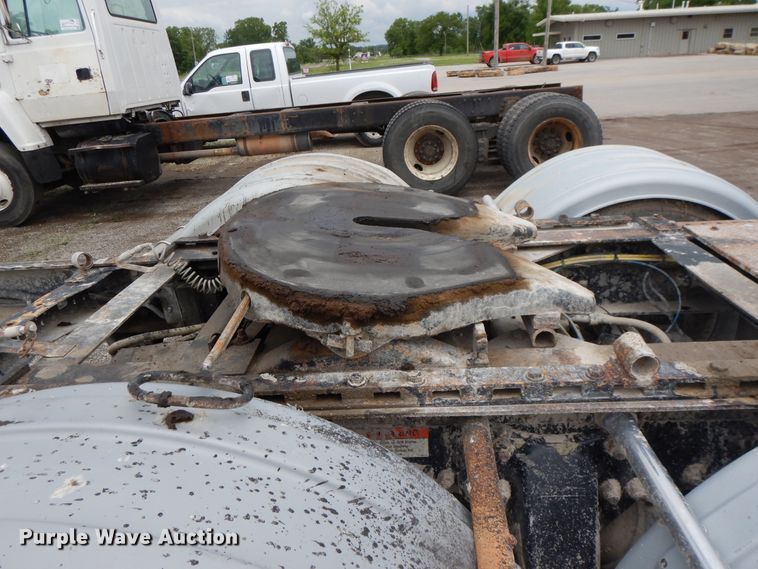 image for item DE5792 2002 Sterling L-Line  semi truck