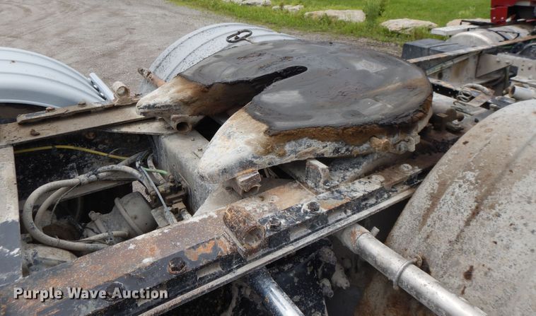 image for item DE5792 2002 Sterling L-Line  semi truck