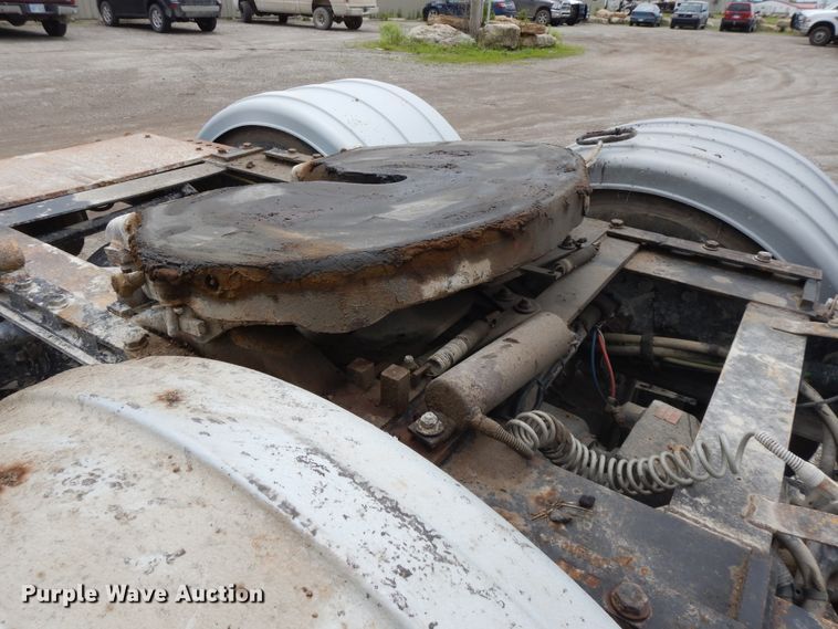 image for item DE5792 2002 Sterling L-Line  semi truck