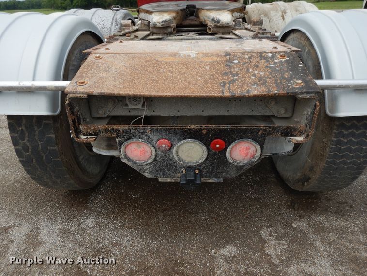 image for item DE5792 2002 Sterling L-Line  semi truck