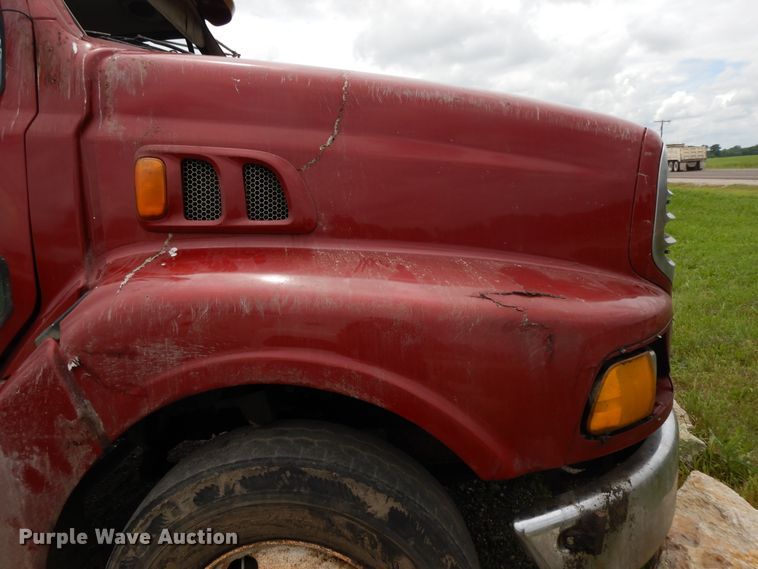 image for item DE5792 2002 Sterling L-Line  semi truck