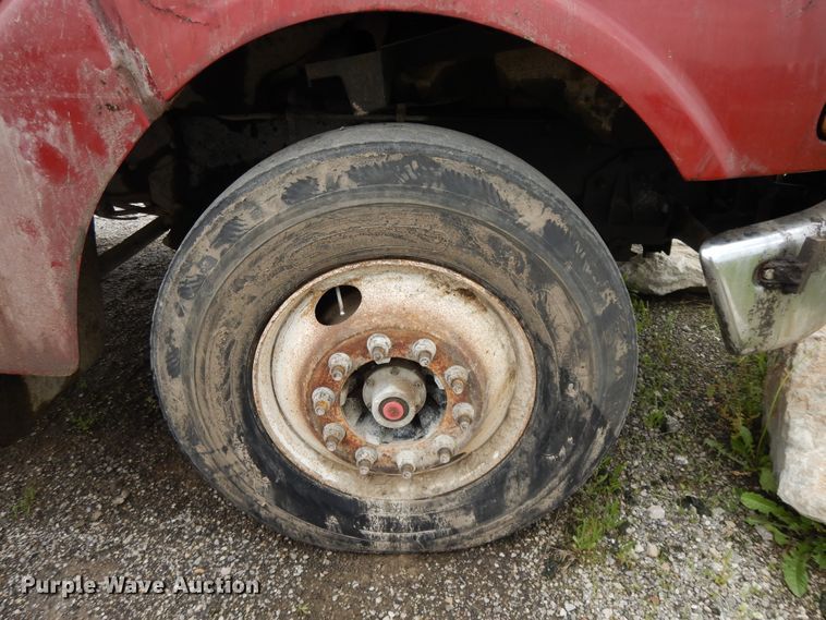 image for item DE5792 2002 Sterling L-Line  semi truck