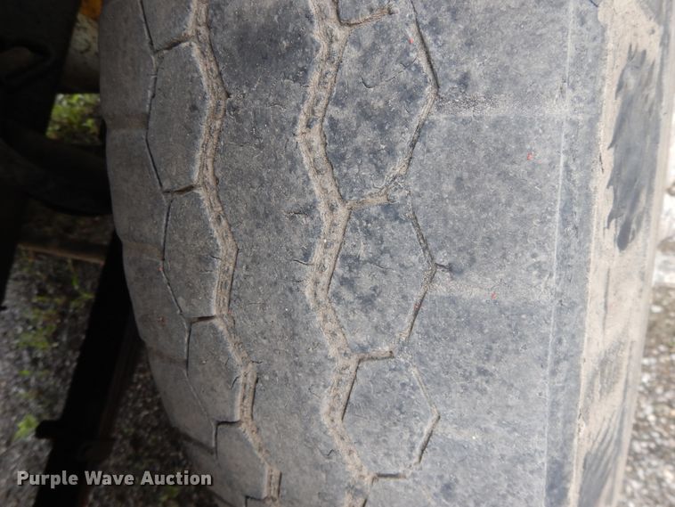 image for item DE5792 2002 Sterling L-Line  semi truck