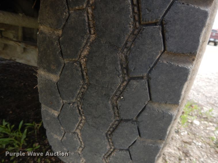 image for item DE5792 2002 Sterling L-Line  semi truck