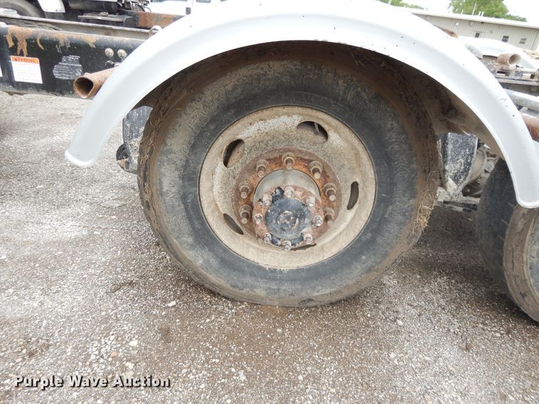 image for item DE5792 2002 Sterling L-Line  semi truck