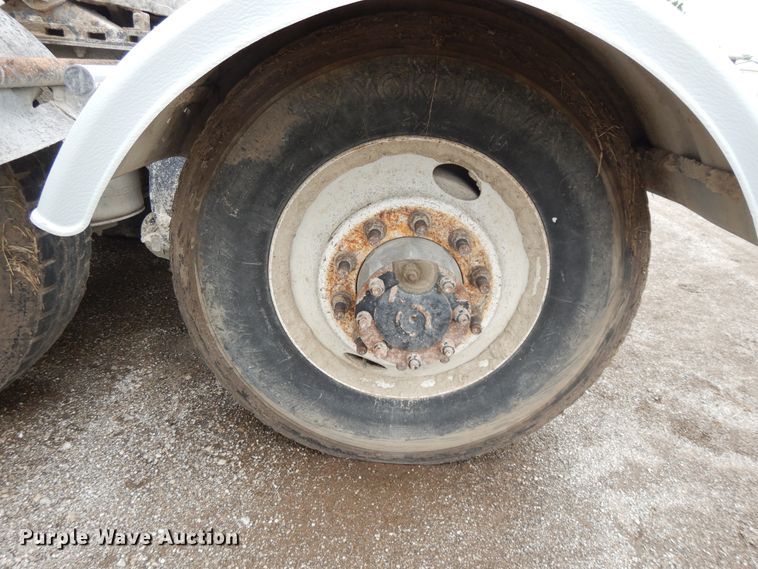 image for item DE5792 2002 Sterling L-Line  semi truck