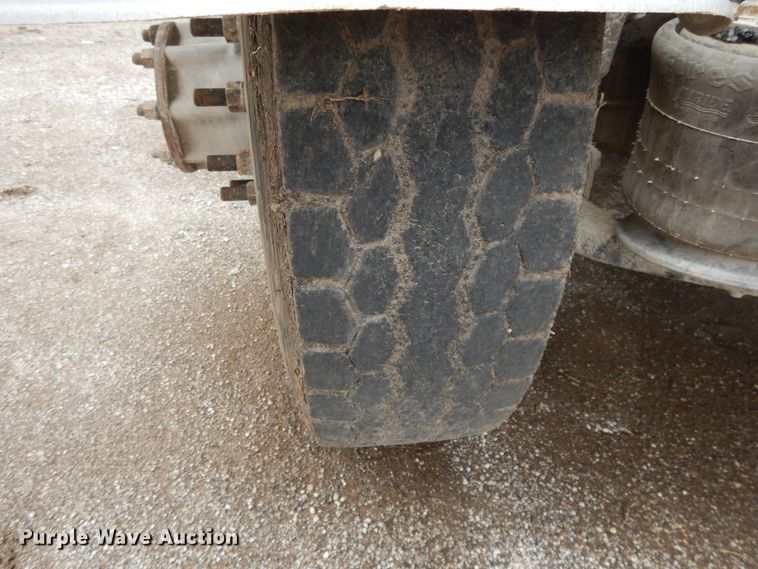 image for item DE5792 2002 Sterling L-Line  semi truck