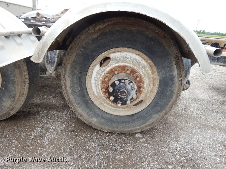 image for item DE5792 2002 Sterling L-Line  semi truck