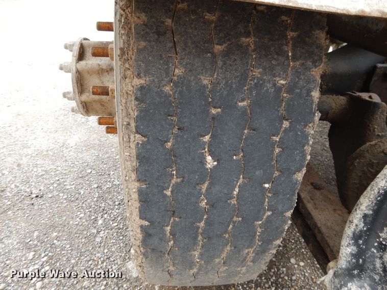 image for item DE5792 2002 Sterling L-Line  semi truck