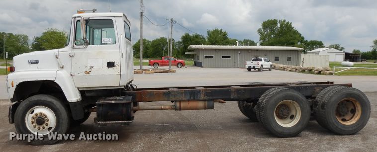 image for item DE5793 1991 Ford L8000  truck cab and chassis