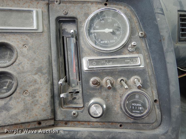 image for item DE5793 1991 Ford L8000  truck cab and chassis