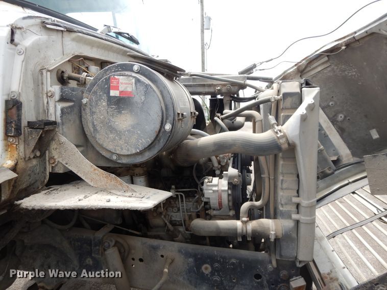 image for item DE5793 1991 Ford L8000  truck cab and chassis