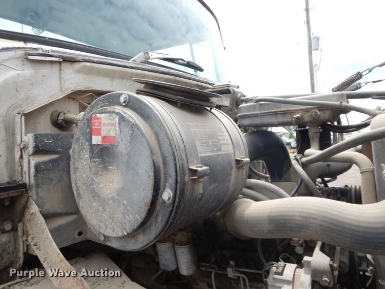 image for item DE5793 1991 Ford L8000  truck cab and chassis